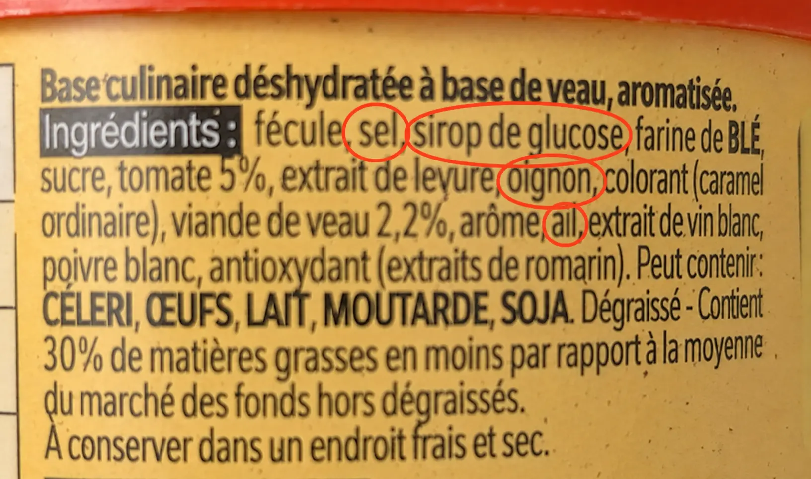 Détail des ingrédients d'un fond déshydraté et industriel