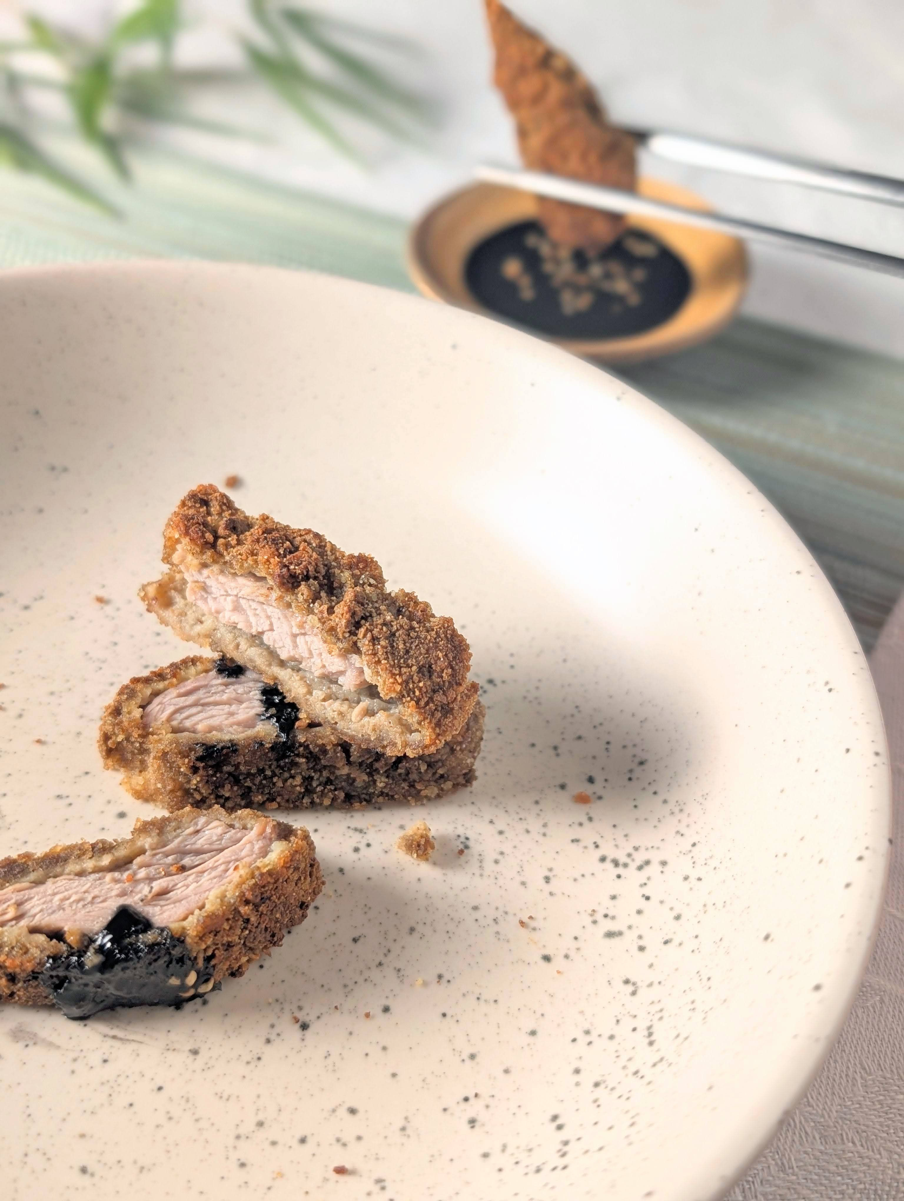 Dégustation des escalopes de veau panée aux croquettes